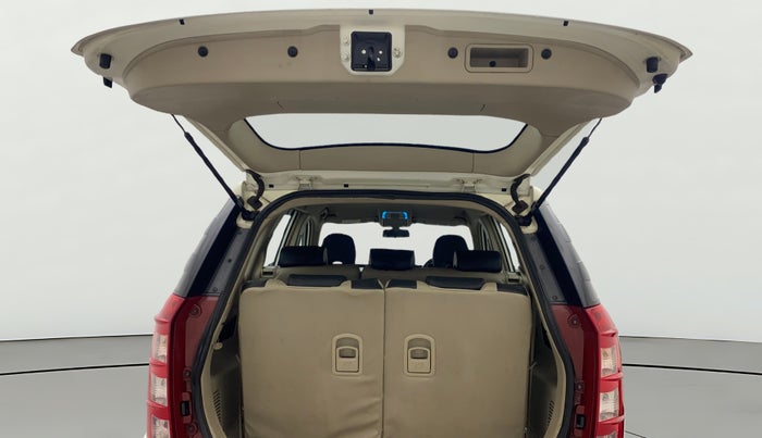 2015 Mahindra XUV500 W6, Diesel, Manual, 1,24,192 km, Boot Door Open