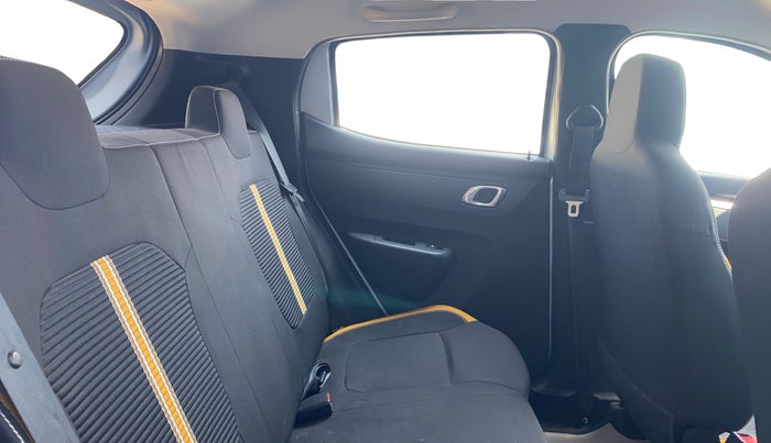 2022 Renault Kwid CLIMBER 1.0 AMT (O), Petrol, Automatic, 15,215 km, Right Side Rear Door Cabin