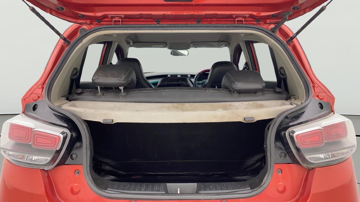 2018 Mahindra KUV 100 NXT K8 P 6 STR, Petrol, Manual, 33,801 km, Boot Open Zoomed View
