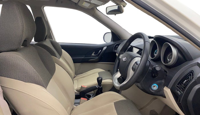 2016 Mahindra XUV500 W6, Diesel, Manual, 53,978 km, Right Side Front Door Cabin