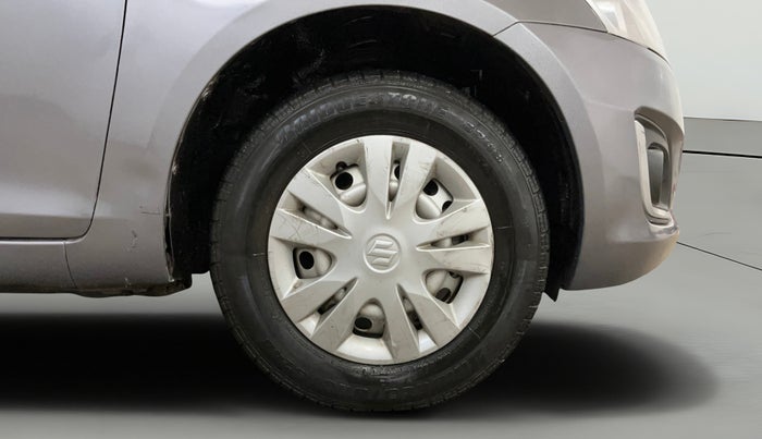 2017 Maruti Swift LXI (O), Petrol, Manual, 17,316 km, Right Front Wheel