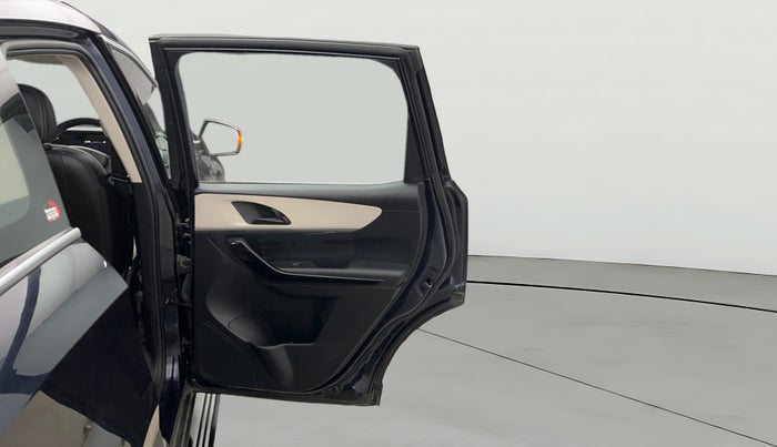 2022 Mahindra XUV700 AX 5 P MT 5 STR, Petrol, Manual, 46,331 km, RHS Rear Door