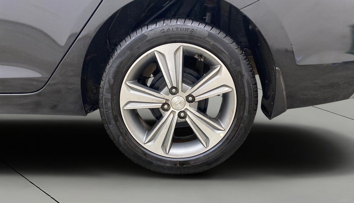 2017 Hyundai Verna 1.6 VTVT SX O, Petrol, Manual, 60,607 km, Left Rear Wheel