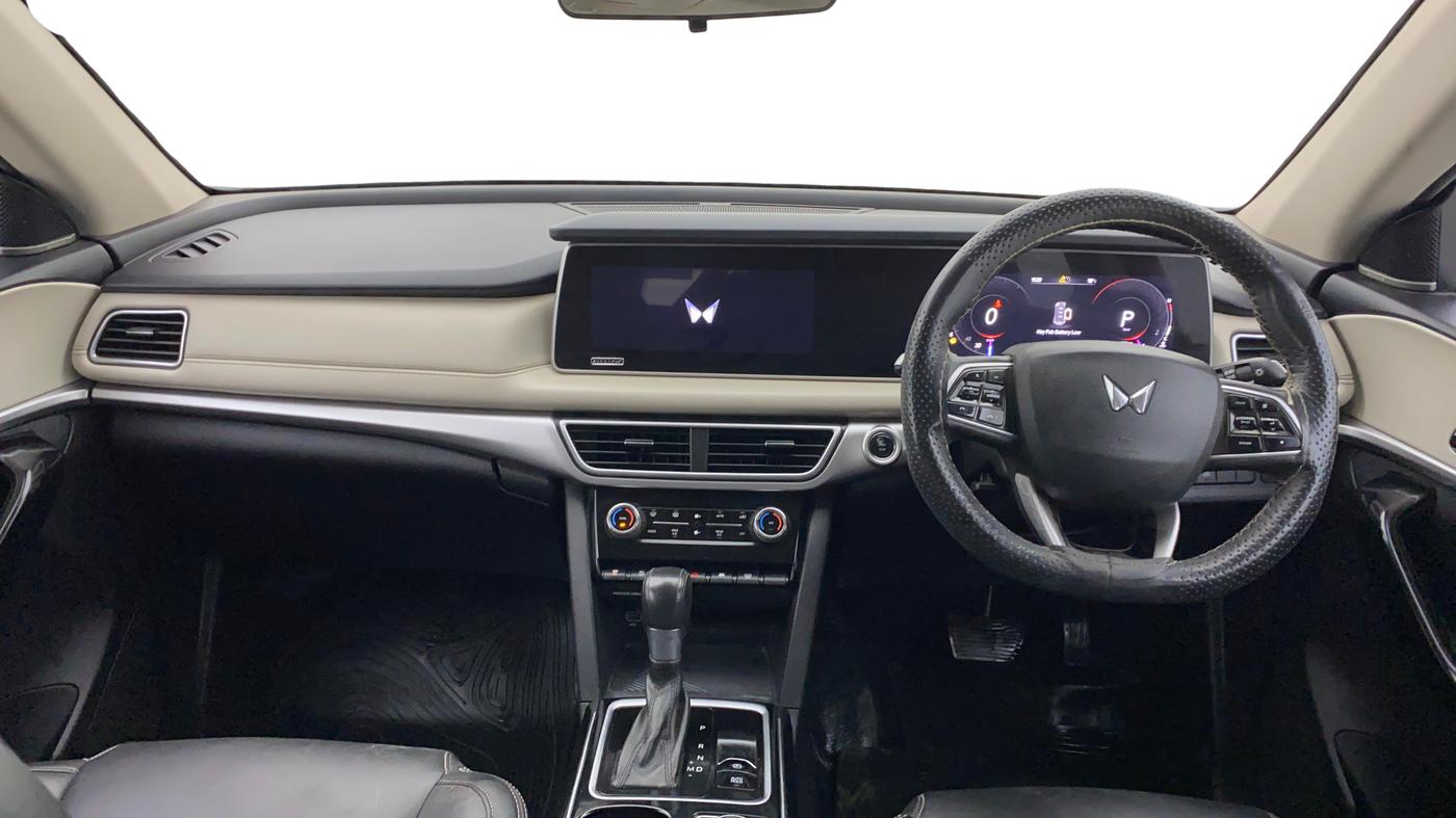 2022 Mahindra XUV700 AX 7 LUXURY P AT 7 STR, Petrol, Automatic, 38,547 km, Dashboard