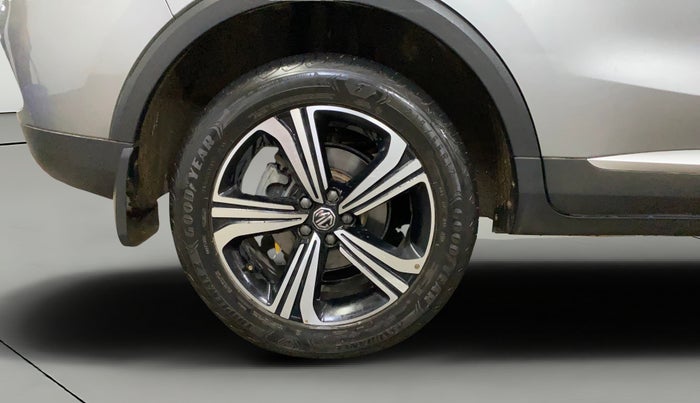 2022 MG ASTOR SHARP 1.5 CVT, Petrol, Automatic, 29,363 km, Right Rear Wheel