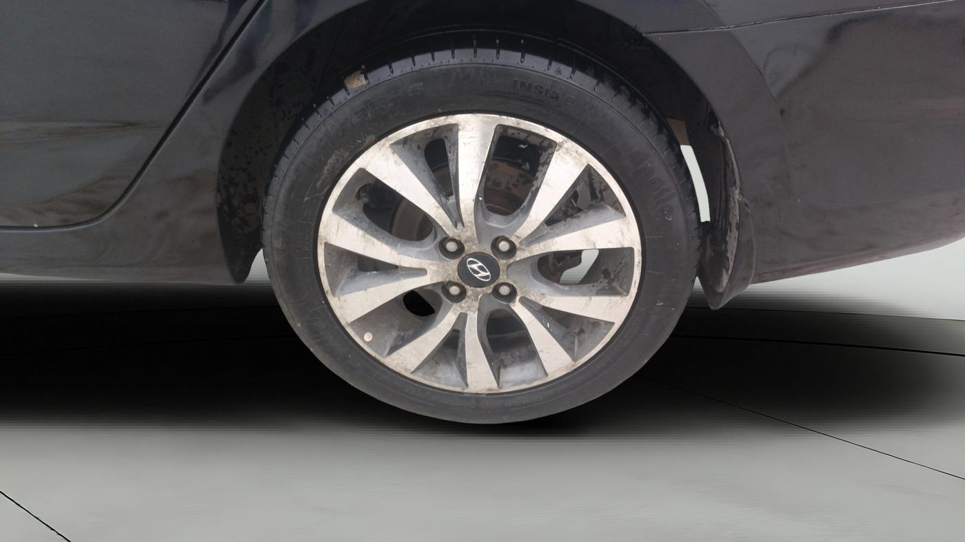 2014 Hyundai Verna FLUIDIC 1.6 VTVT SX, Petrol, Manual, 70,077 km, Left Rear Wheel