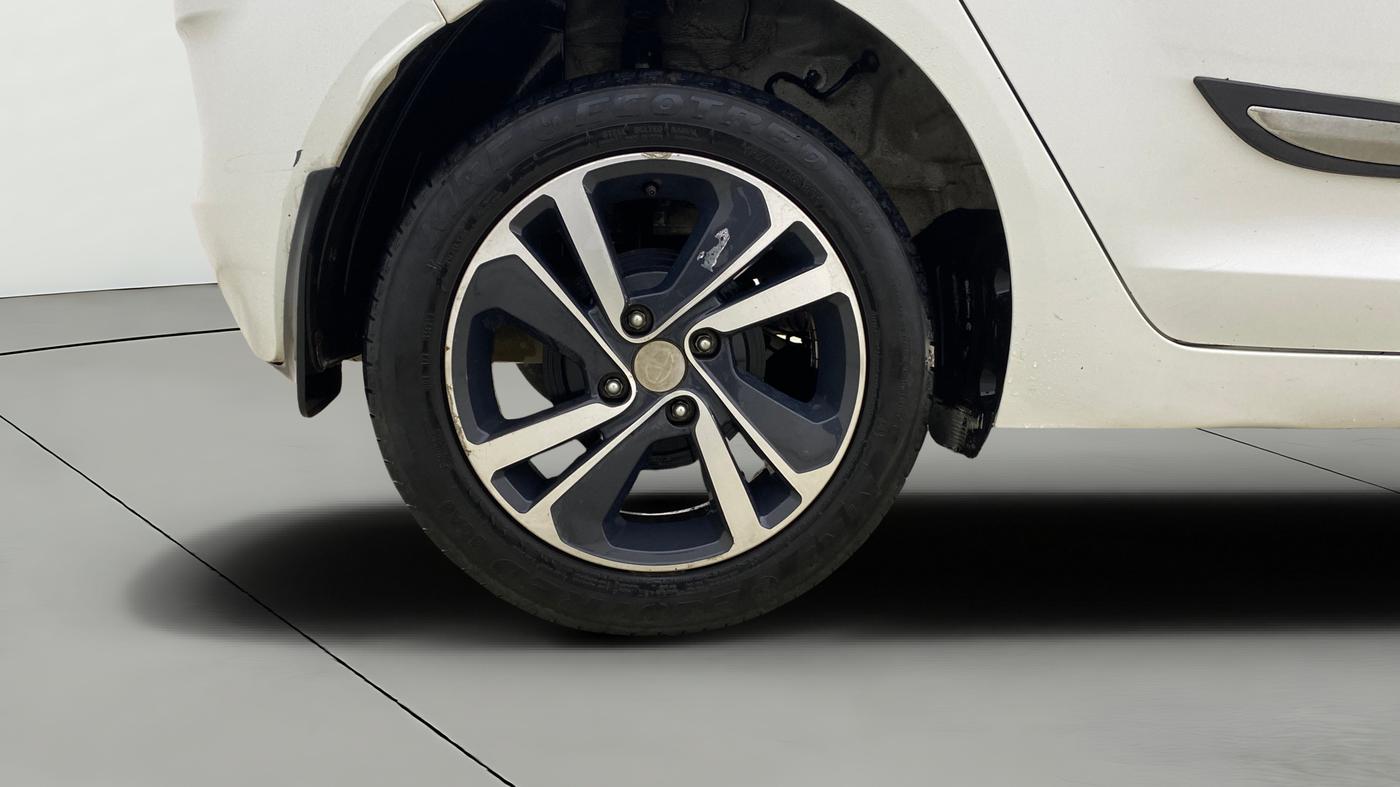 2024 Tata ALTROZ XZ CNG, CNG, Manual, 54,270 km, Right Rear Wheel