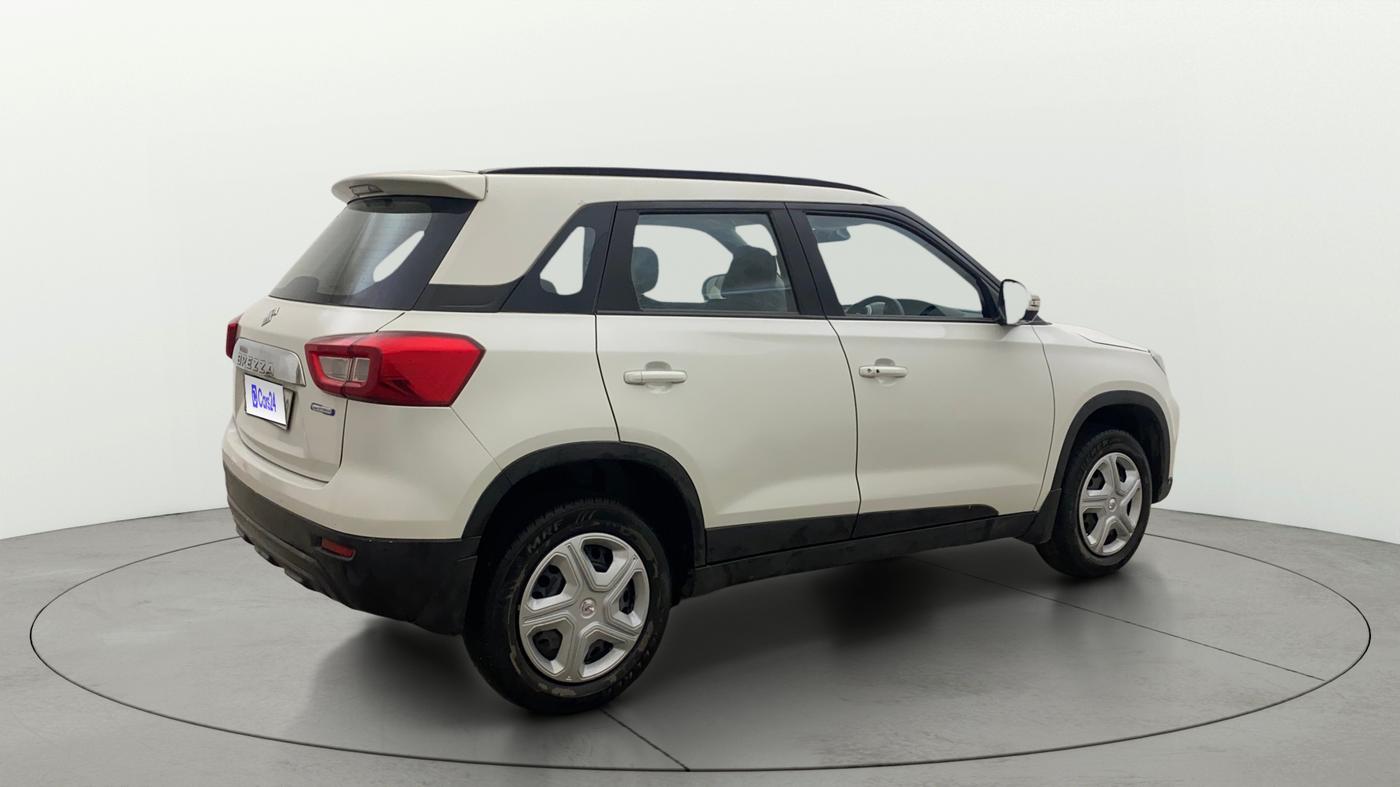 2022 Maruti Vitara Brezza VXI AT SHVS, Petrol, Automatic, 30,010 km, Right Back Diagonal