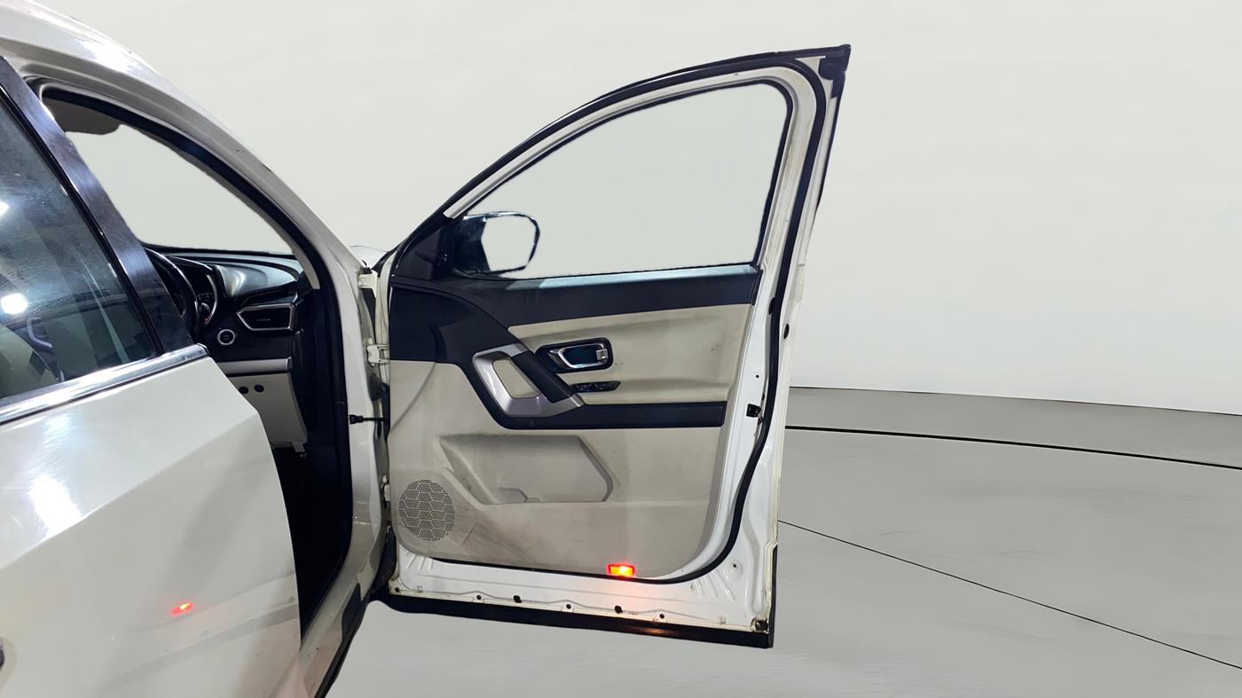 2022 Tata Safari XZA PLUS, Diesel, Automatic, 81,211 km, RHS Front Door