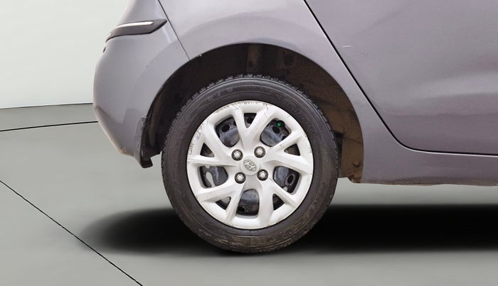 2017 Hyundai Grand i10 MAGNA AT 1.2 KAPPA VTVT, Petrol, Automatic, 38,740 km, Right Rear Wheel