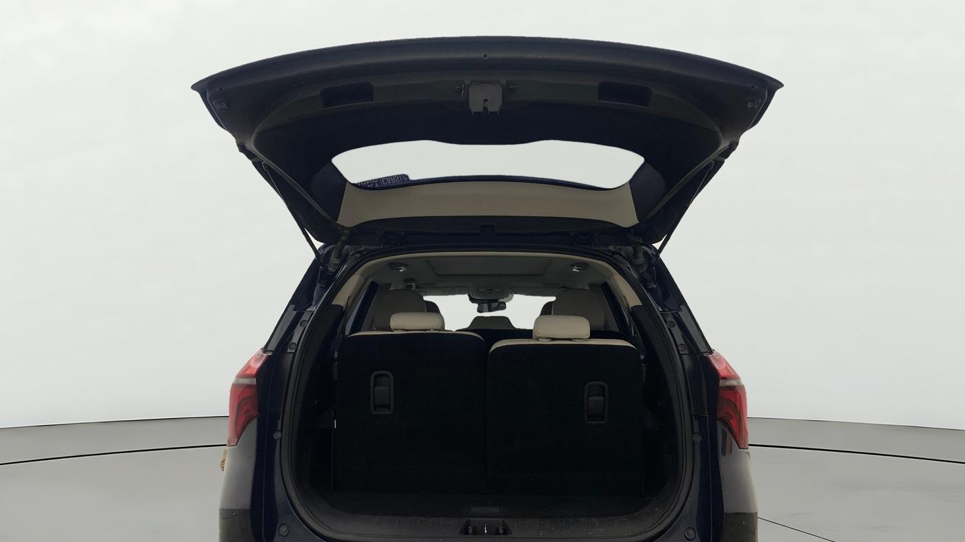 2023 Mahindra XUV700 AX 7 LUXURY P AT 7 STR, Petrol, Automatic, 36,034 km, Boot Door Open