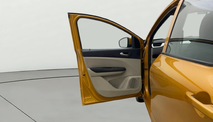 2019 Renault TRIBER RXZ, Petrol, Manual, 81,825 km, LHS Front Door