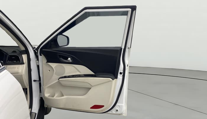 2024 Mahindra XUV 3XO AX5 1.2 L TCMPFI AT, Petrol, Automatic, 12,756 km, RHS Front Door