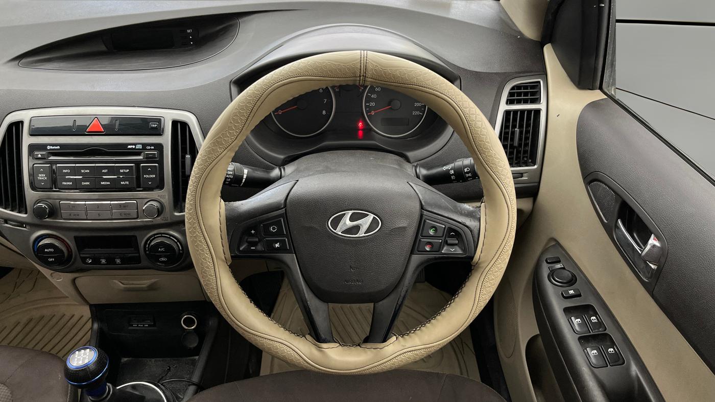 2014 Hyundai i20 SPORTZ 1.2, Petrol, Manual, 69,911 km, Steering Wheel Close Up