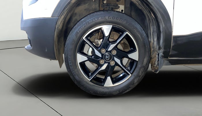 2024 Tata PUNCH ACCOMPLISHED DAZZLE SUNROOF CNG MT, CNG, Manual, 32,527 km, Left Front Wheel