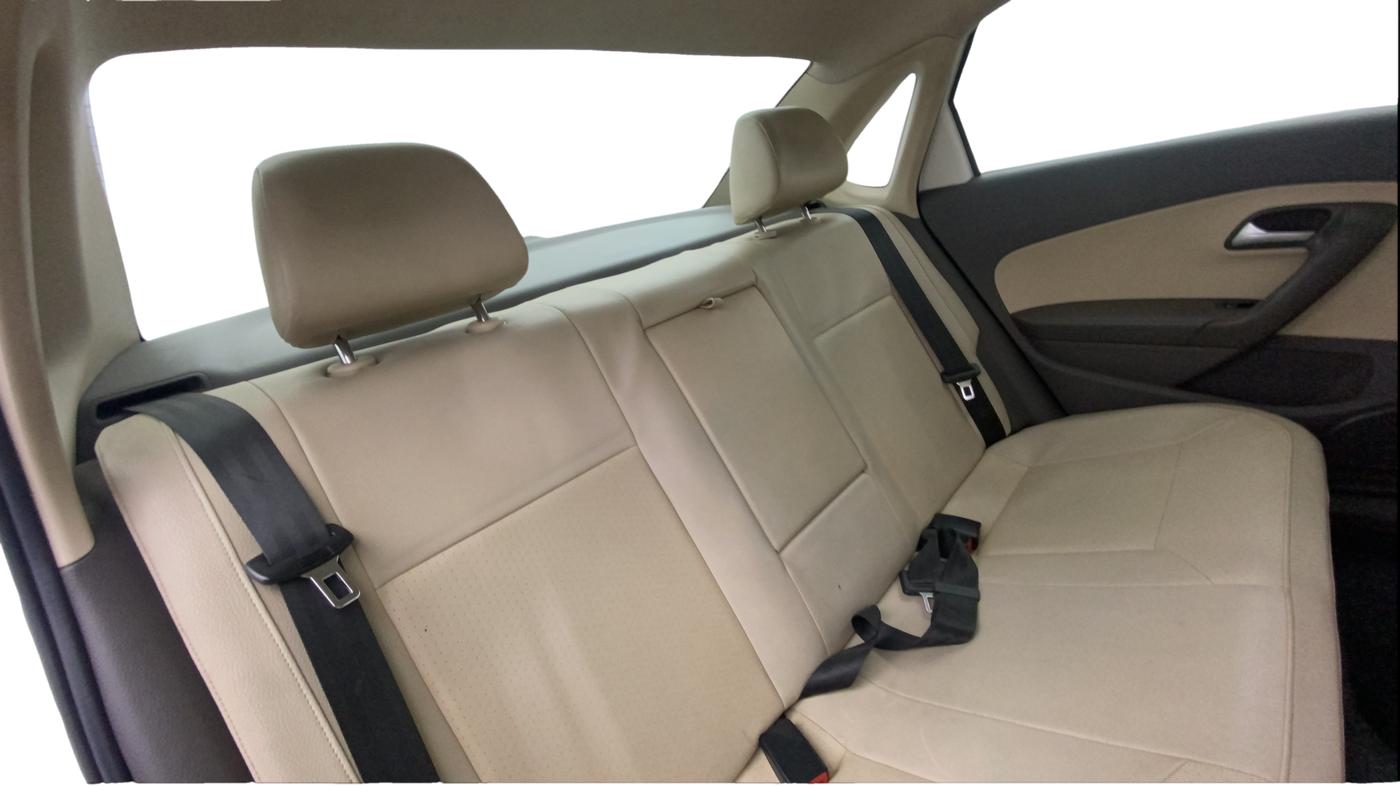 2015 Volkswagen Vento HIGHLINE DIESEL 1.5, Diesel, Manual, 1,04,079 km, Right Side Rear Door Cabin