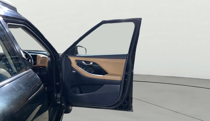 2024 Hyundai ALCAZAR Signature 6 STR 1.5 Diesel Automatic, Diesel, Automatic, 13,704 km, RHS Front Door