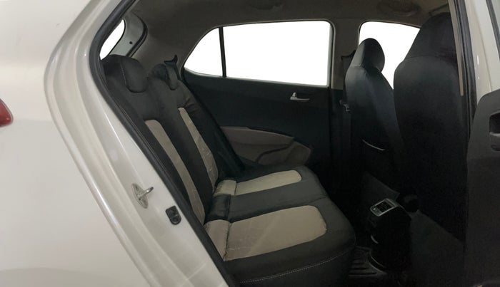 2015 Hyundai Grand i10 SPORTZ 1.2 KAPPA VTVT, Petrol, Manual, 23,597 km, Right Side Rear Door Cabin