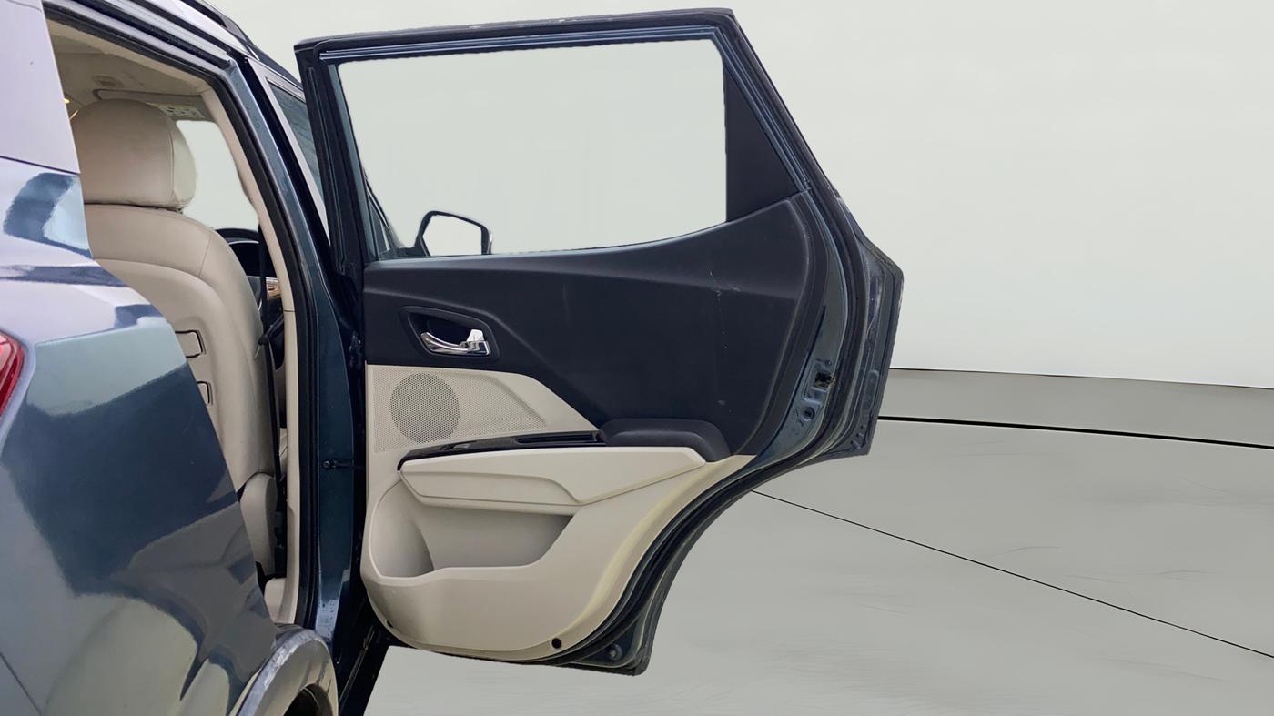 2023 Mahindra XUV300 W8 (O) 1.5 DIESEL AMT, Diesel, Automatic, 45,135 km, RHS Rear Door