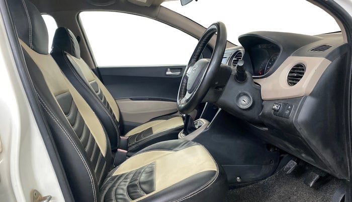 2016 Hyundai Grand i10 SPORTZ 1.2 KAPPA VTVT, CNG, Manual, 83,573 km, Right Side Front Door Cabin