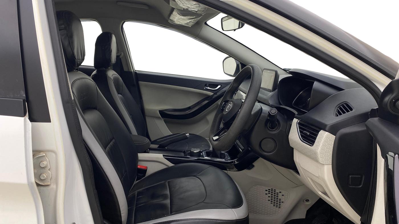 2023 Tata NEXON XZ PLUS PETROL, Petrol, Manual, 45,770 km, Right Side Front Door Cabin