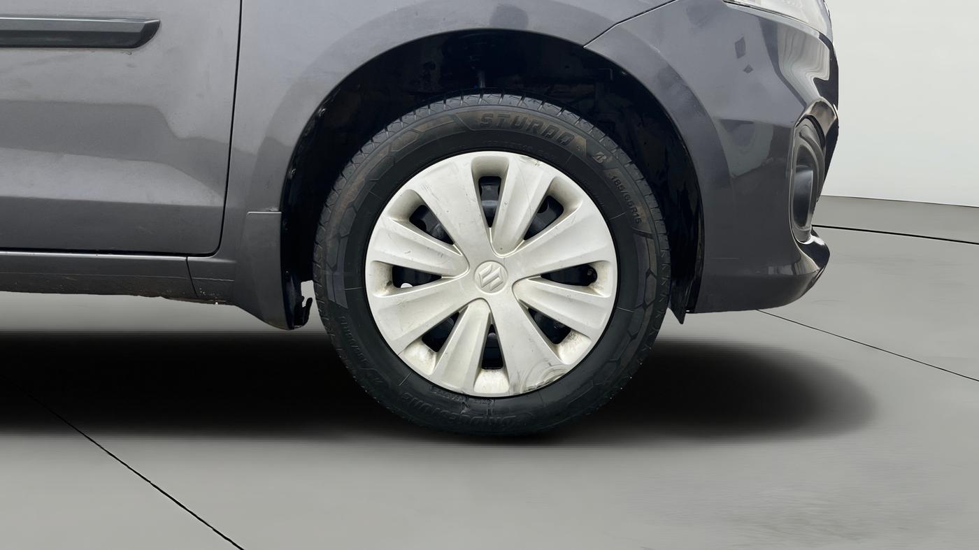 2017 Maruti Ertiga VXI, Petrol, Manual, 1,14,288 km, Right Front Wheel