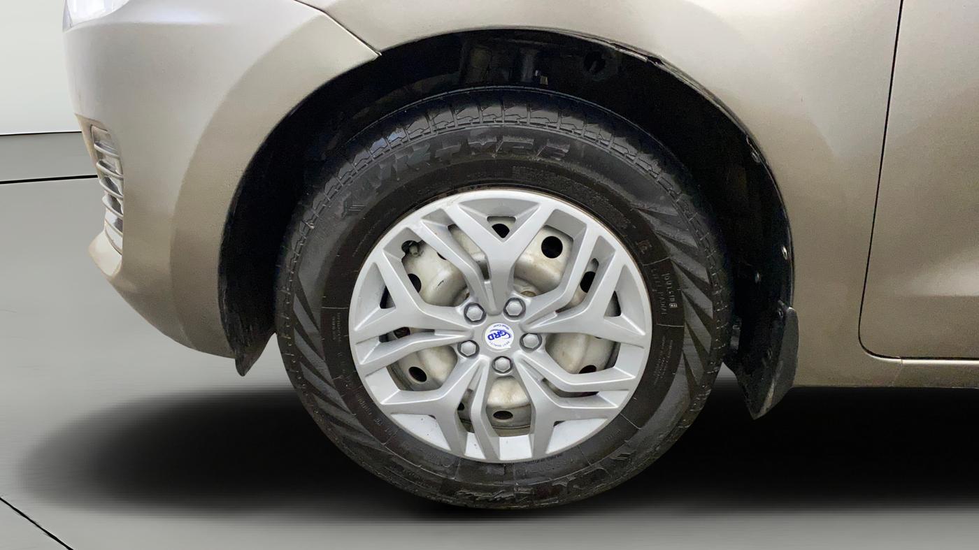 2020 Maruti Swift LXI, CNG, Manual, 1,08,736 km, Left Front Wheel