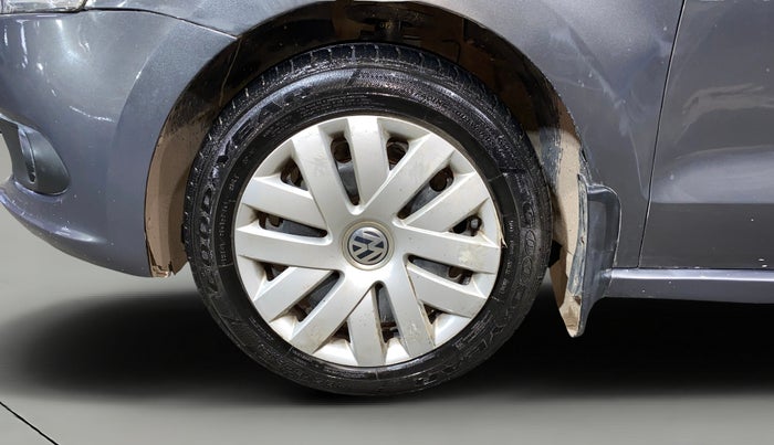 2013 Volkswagen Vento COMFORTLINE 1.6, Petrol, Manual, 83,663 km, Left Front Wheel