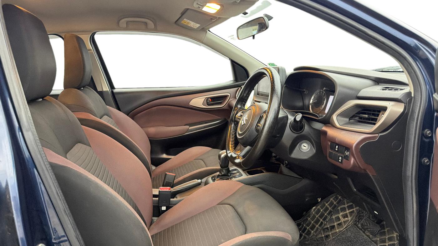 2023 Maruti FRONX DELTA 1.2 AGS, Petrol, Automatic, 39,967 km, Right Side Front Door Cabin