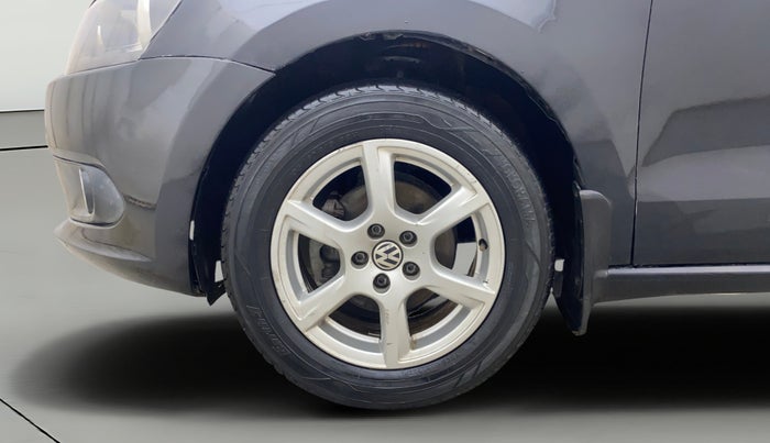 2014 Volkswagen Vento HIGHLINE 1.6 MPI, Petrol, Manual, 1,05,619 km, Left Front Wheel