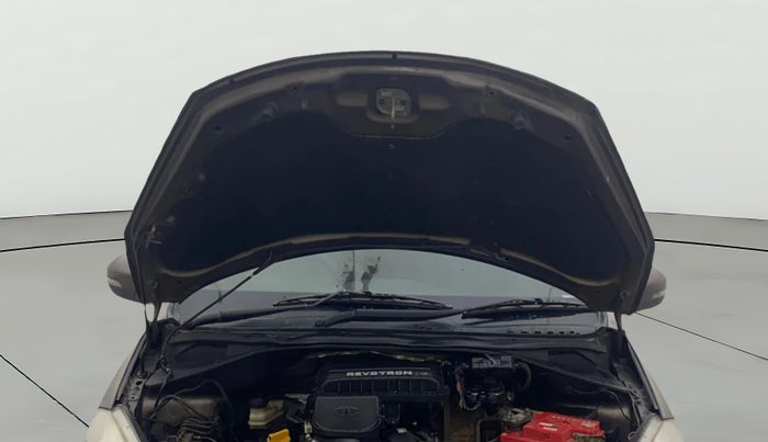 2016 Tata Tiago XZ PETROL, Petrol, Manual, 1,25,966 km, Open Bonet