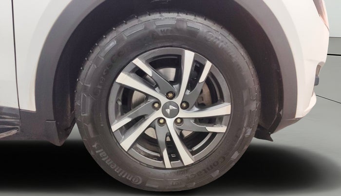2022 Mahindra XUV700 AX 5 D AT 7 STR, Diesel, Automatic, 77,516 km, Right Front Wheel