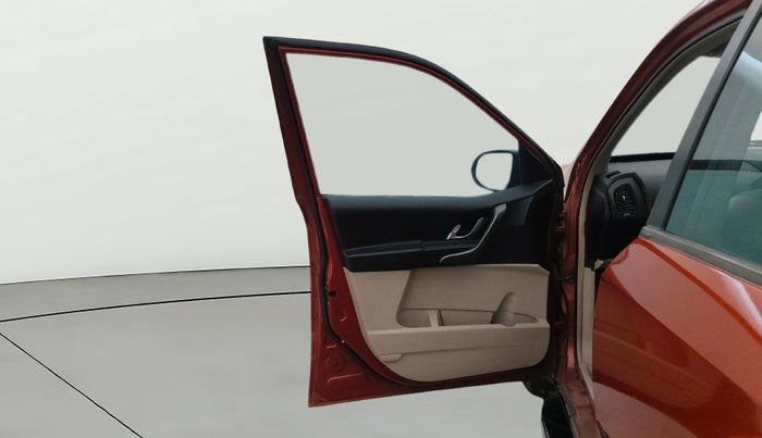 2017 Mahindra XUV500 W9, Diesel, Manual, 1,40,263 km, LHS Front Door