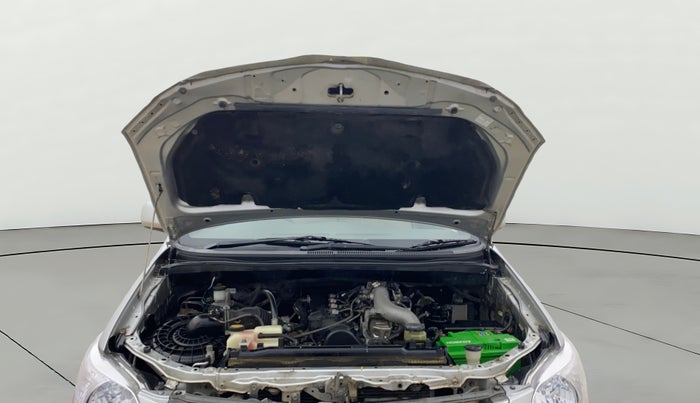 2014 Toyota Innova 2.5 GX 8 STR, Diesel, Manual, 73,319 km, Open Bonet