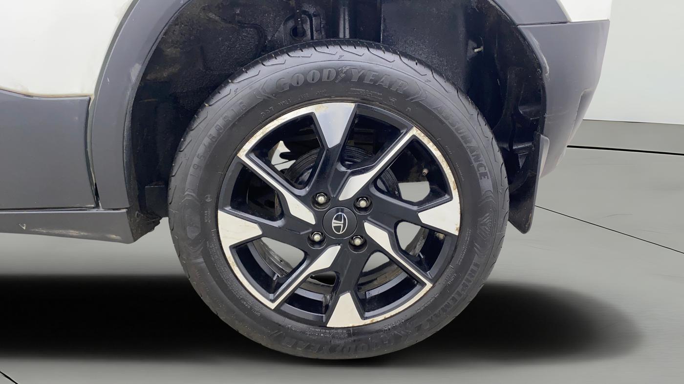 2024 Tata PUNCH ACCOMPLISHED DAZZLE SUNROOF CNG MT, CNG, Manual, 39,533 km, Left Rear Wheel