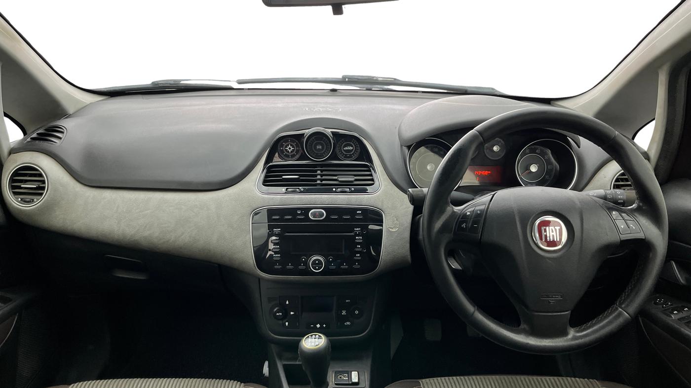 2015 Fiat Avventura EMOTION MULTIJET 1.3, Diesel, Manual, 1,43,458 km, Dashboard