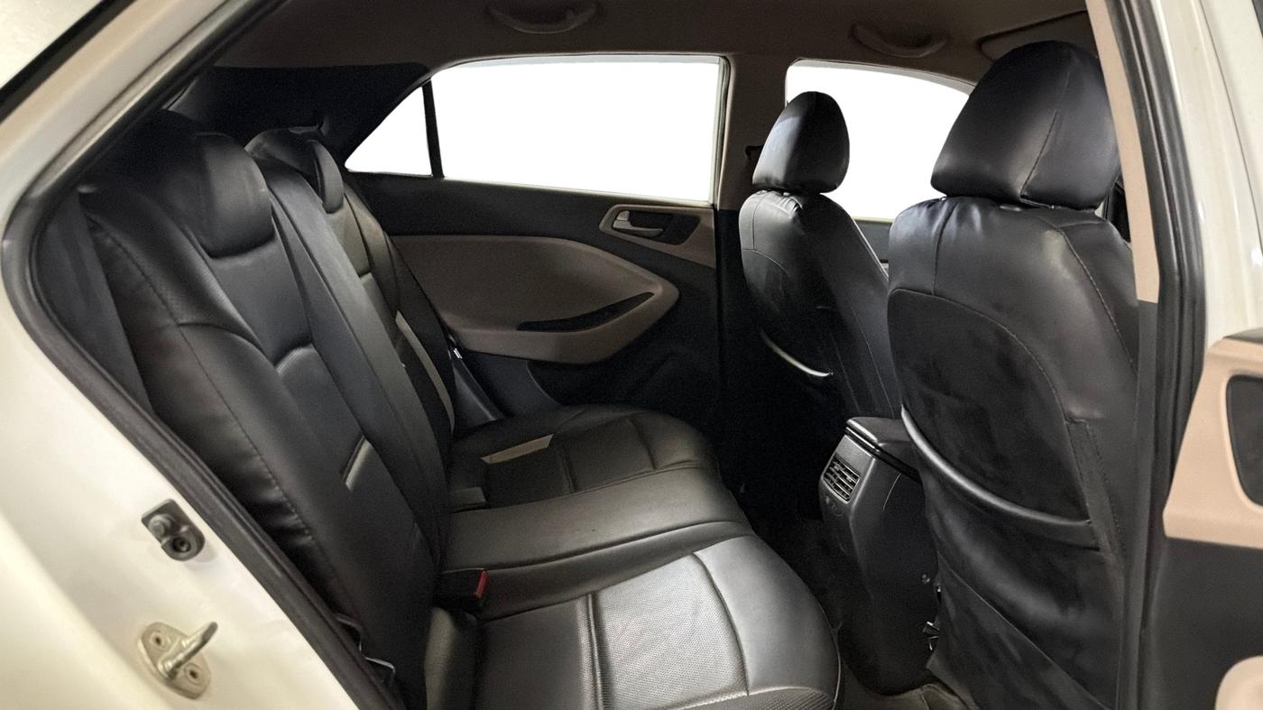 2018 Hyundai Elite i20 ASTA 1.2, Petrol, Manual, 64,005 km, Right Side Rear Door Cabin