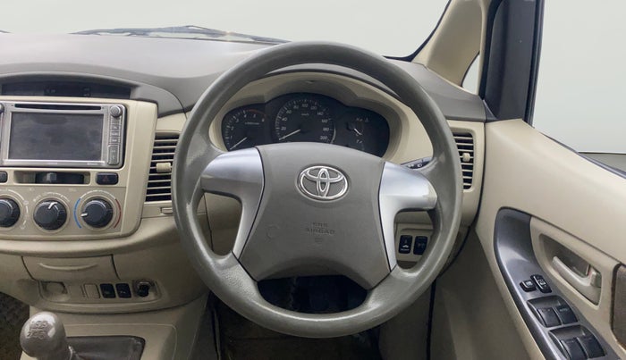 2014 Toyota Innova 2.5 GX 8 STR, Diesel, Manual, 1,07,663 km, Steering Wheel Close Up