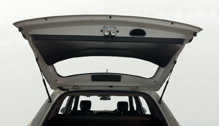 2017 Hyundai Creta E PLUS 1.6 PETROL, Petrol, Manual, 25,390 km, Boot Door Open