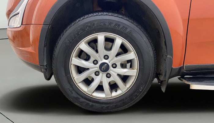 2017 Mahindra XUV500 W10, Diesel, Manual, 99,576 km, Left Front Wheel