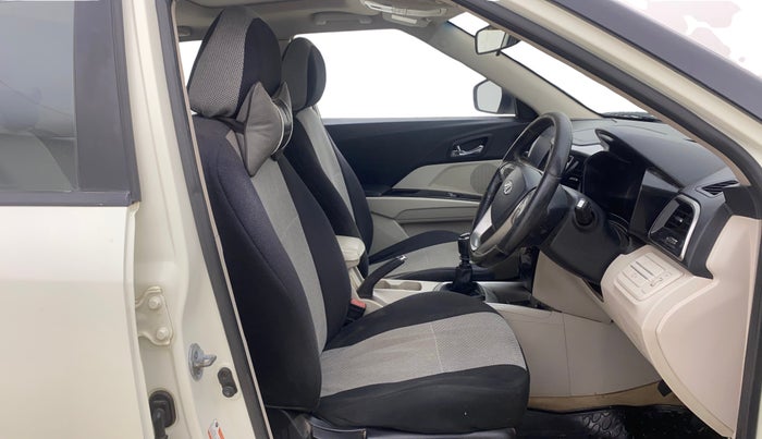 2021 Mahindra XUV300 W8 1.5 DIESEL, Diesel, Manual, 1,28,080 km, Right Side Front Door Cabin