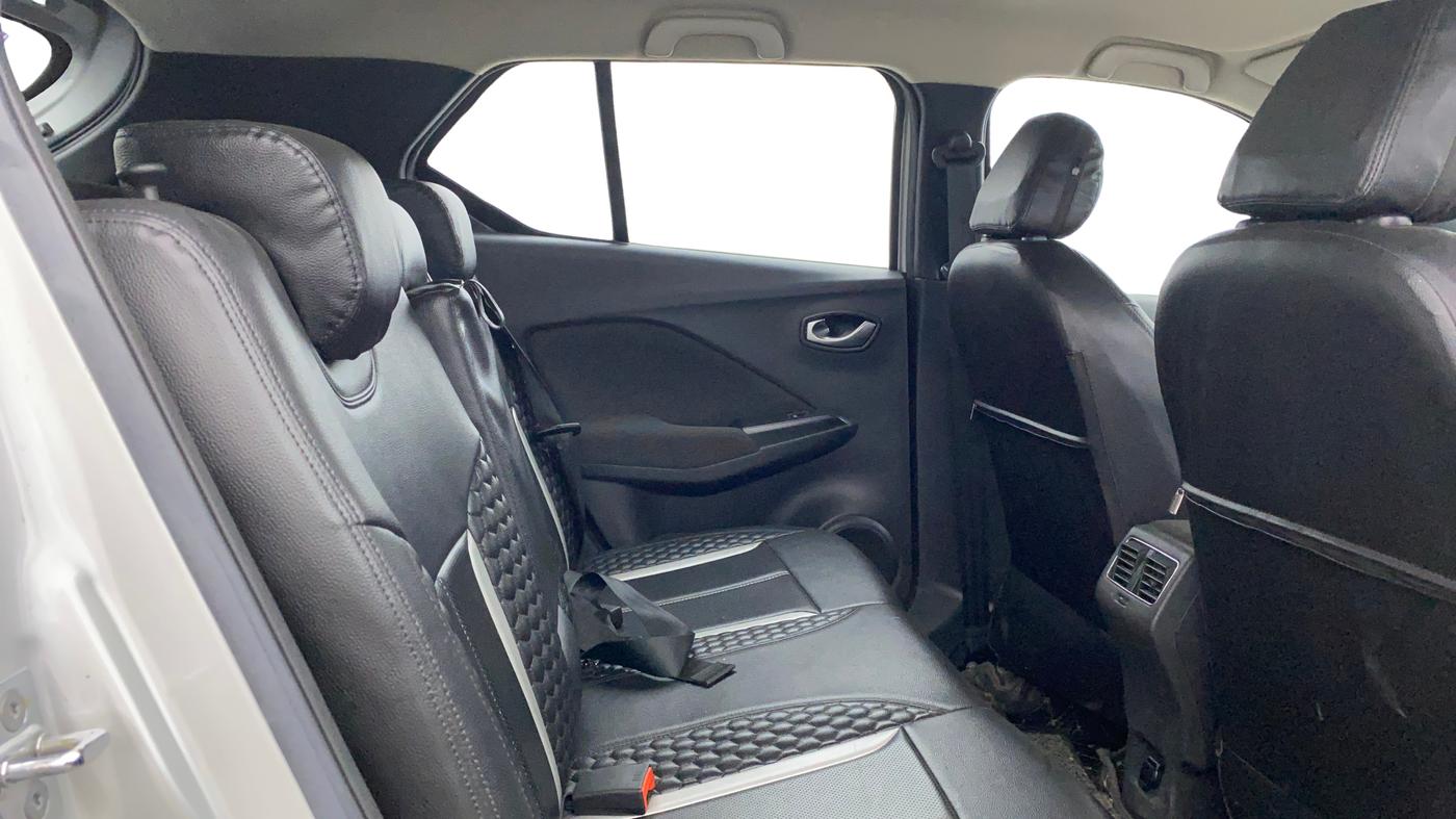 2019 Nissan Kicks XV 1.5, Petrol, Manual, 48,187 km, Right Side Rear Door Cabin