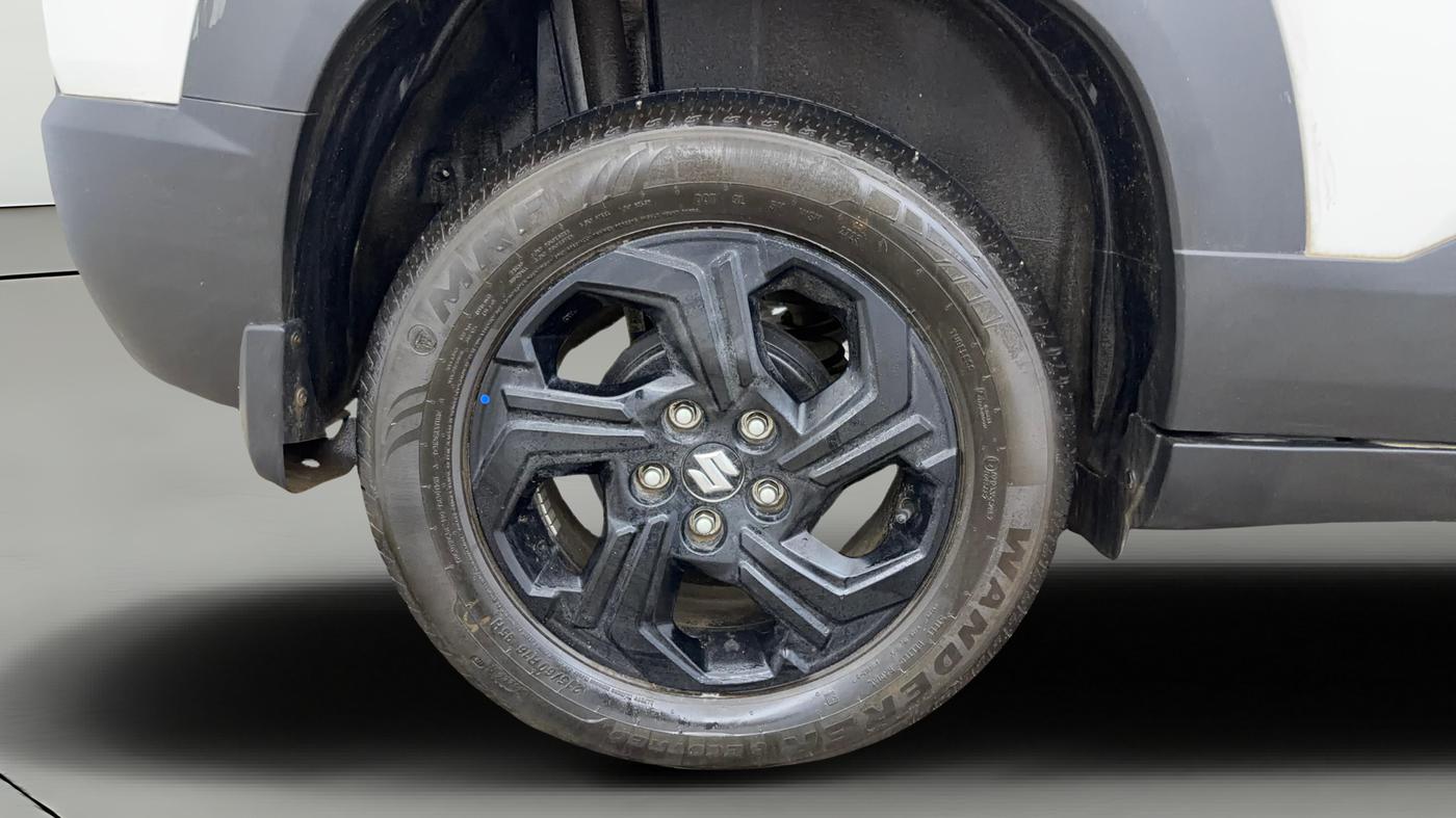 2023 Maruti BREZZA ZXI AT SMART HYBRID, Petrol, Automatic, 4,506 km, Right Rear Wheel