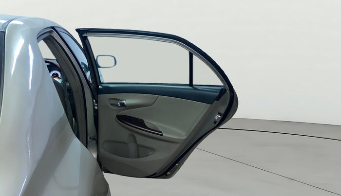 2013 Toyota Corolla Altis GL PETROL, CNG, Manual, 1,06,959 km, RHS Rear Door