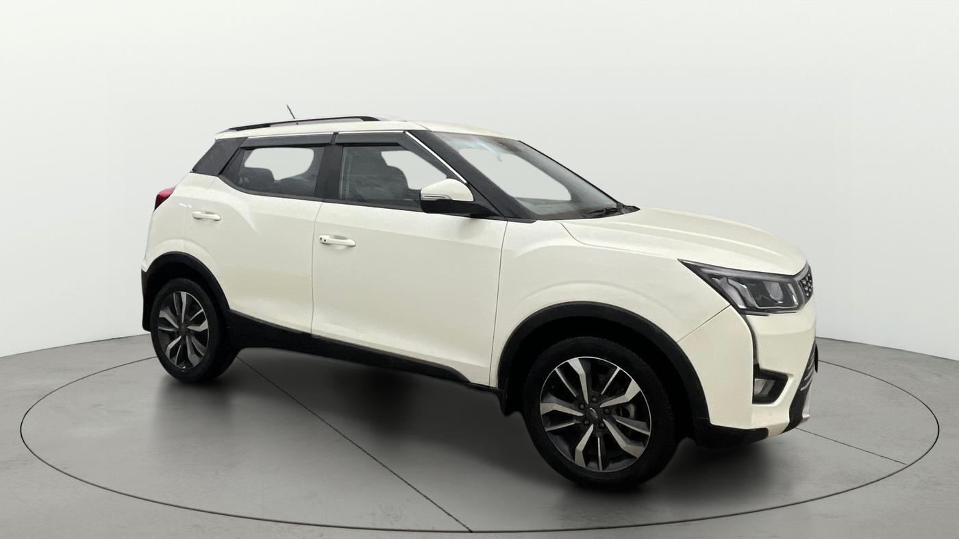 2019 Mahindra XUV300 W8 (O) 1.5 DIESEL, Diesel, Manual, 70,097 km, Right Front Diagonal