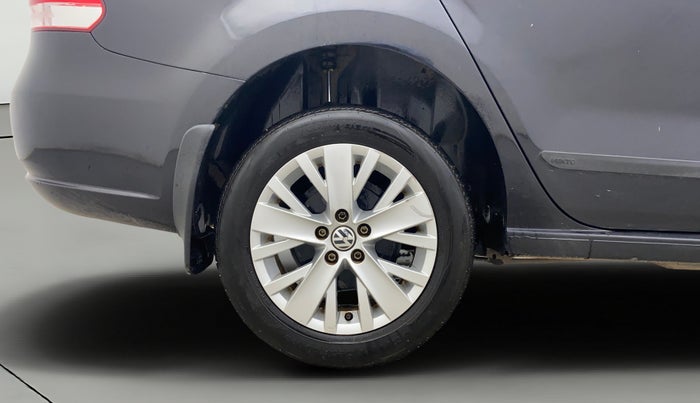 2015 Volkswagen Vento HIGHLINE PETROL AT, Petrol, Automatic, 1,03,647 km, Right Rear Wheel