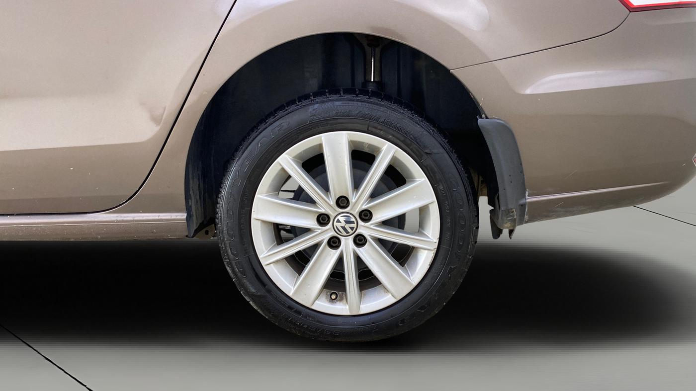 2015 Volkswagen Vento HIGHLINE PETROL AT, Petrol, Automatic, 51,090 km, Left Rear Wheel