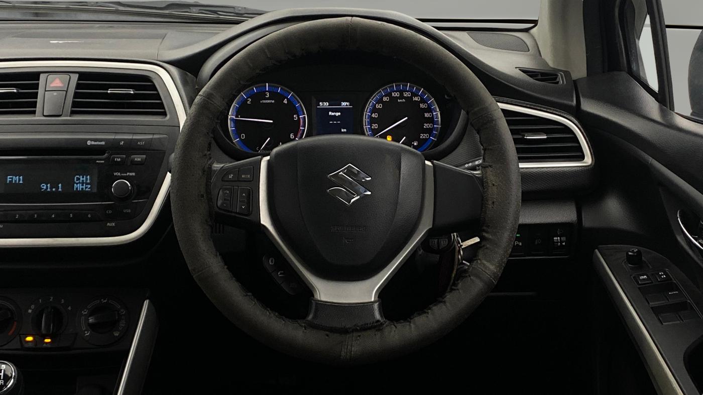 2015 Maruti S Cross DELTA 1.3, Diesel, Manual, 80,877 km, Steering Wheel Close Up