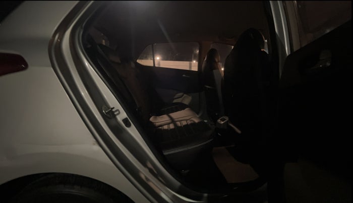 2017 Hyundai Grand i10 SPORTZ 1.2 KAPPA VTVT, Petrol, Manual, 1,00,173 km, Right Side Rear Door Cabin