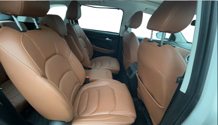 2022 MG HECTOR PLUS SHARP 1.5 PETROL TURBO CVT 6-STR, Petrol, Automatic, 57,086 km, Right Side Rear Door Cabin